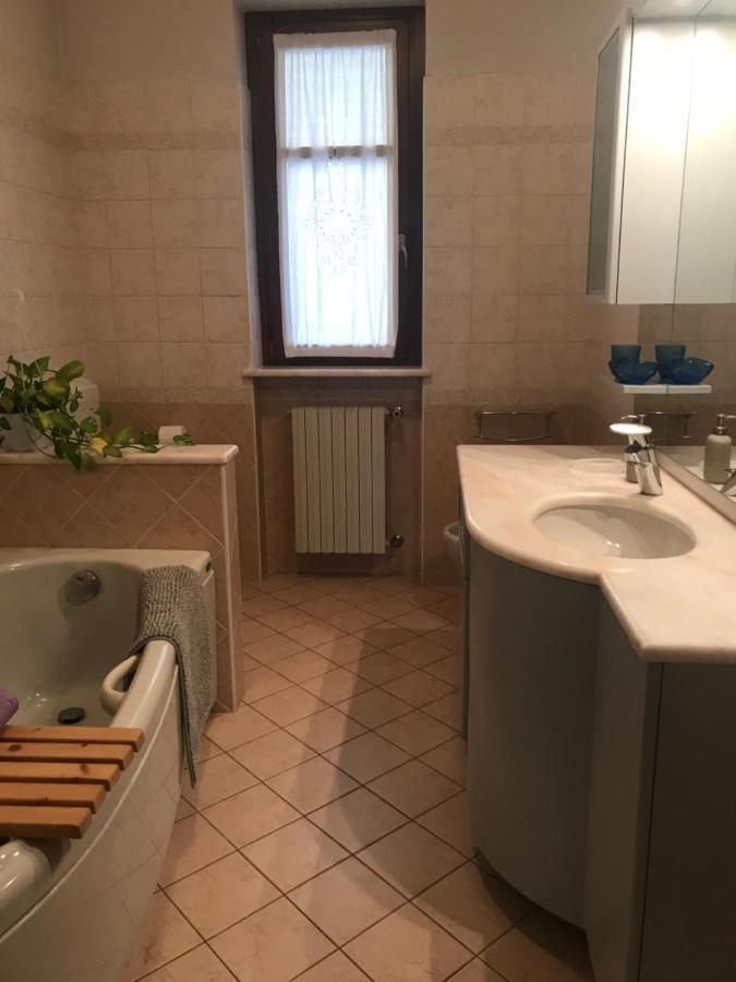 Apartmán La Casa Del Melograno Alba  Exteriér fotografie