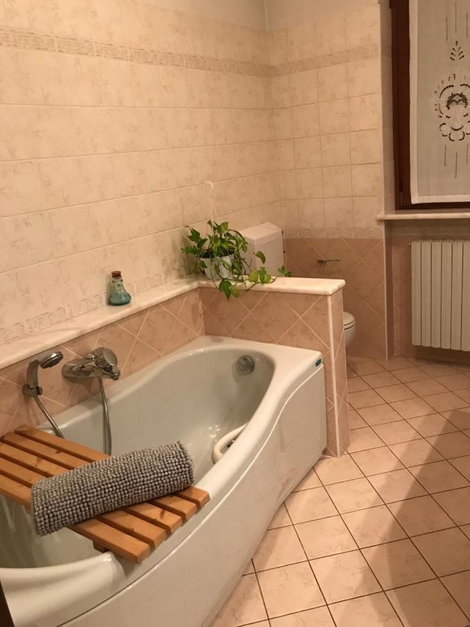 Apartmán La Casa Del Melograno Alba  Exteriér fotografie